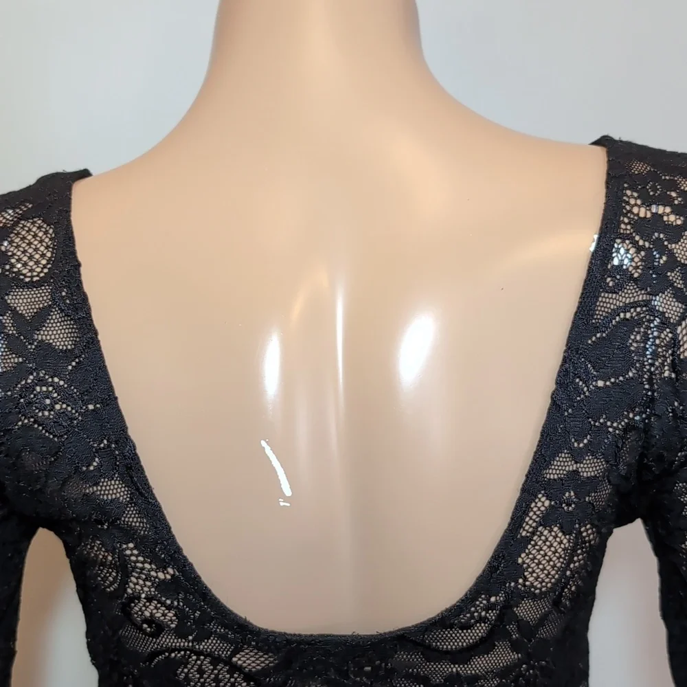 ❌SOLD❌ Aritzia Lace Crop Top 3/4 Sleeve Ballet U-Back Sheer Stretchy Fitted - Picture 7 of 11